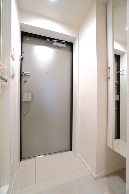 ※写真は同タイプ住戸です。(玄関)