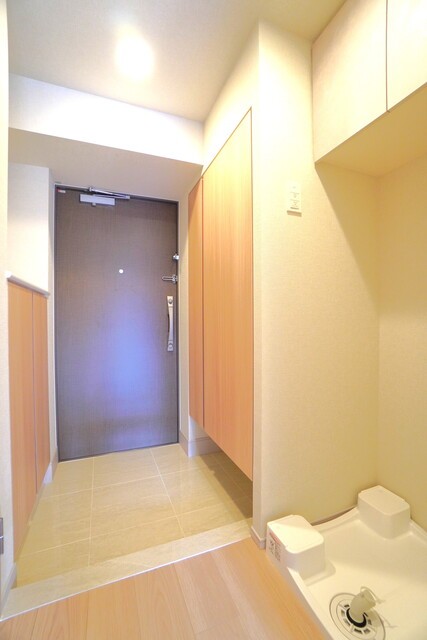 ※写真は同タイプ住戸です。(玄関)