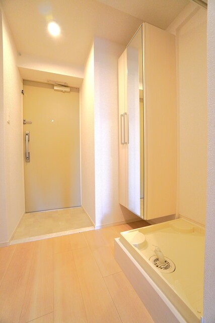 ※写真は同タイプ住戸です。(玄関)