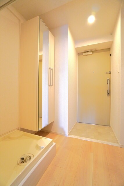 ※写真は同タイプ住戸です。(玄関)