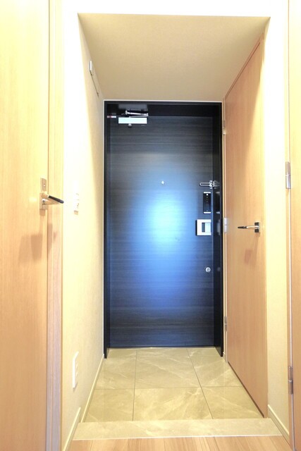 ※写真は同タイプ住戸です。(玄関)