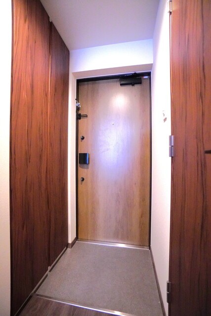 ※写真は同タイプ住戸です。(玄関)