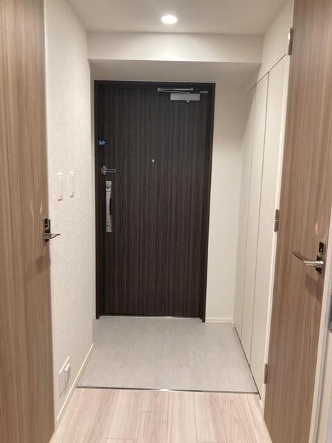 ※写真は同タイプ住戸です。(玄関)