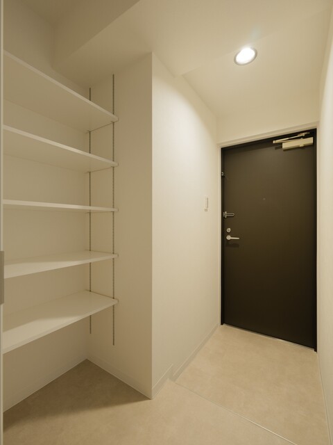 ※写真は同タイプ住戸です。(玄関)