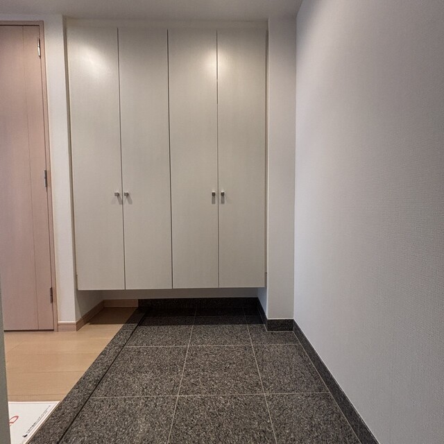 ※写真は同タイプ住戸です。(玄関)