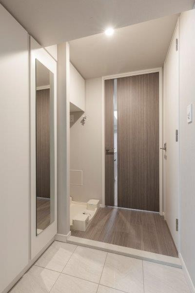 ※写真は同タイプ住戸です。(玄関)