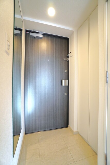 ※写真は同タイプ住戸です。(玄関)