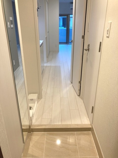 ※写真は同タイプ住戸です。(玄関)