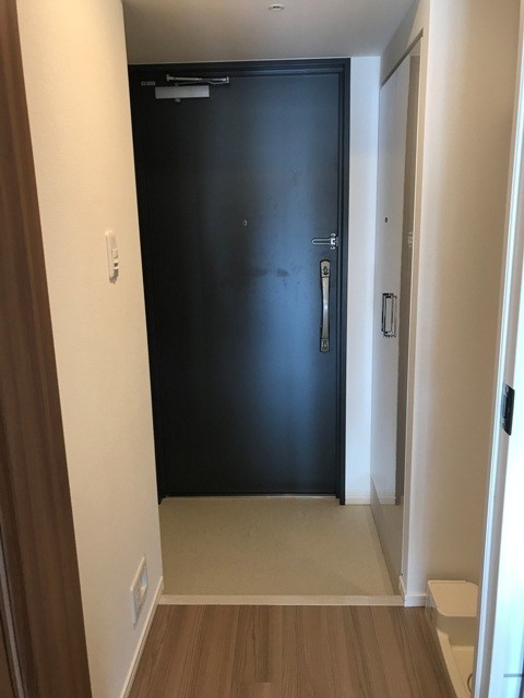 ※写真は同タイプ住戸です。(玄関)