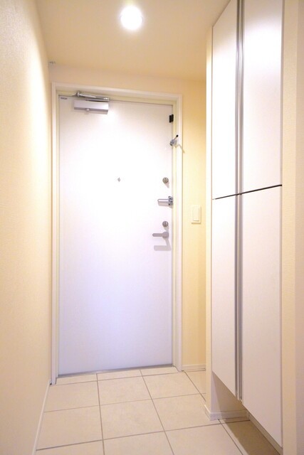※写真は同タイプ住戸です。(玄関)