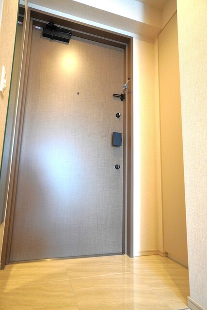 ※写真は同タイプ住戸です。(玄関)