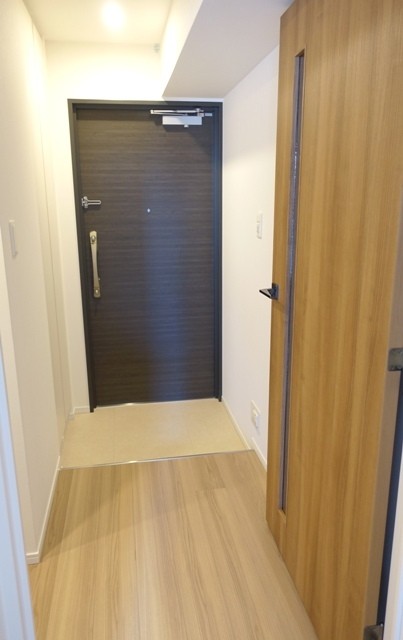 ※写真は同タイプ住戸です。(玄関)
