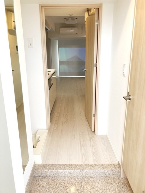 ※写真は同タイプ住戸です。(玄関)