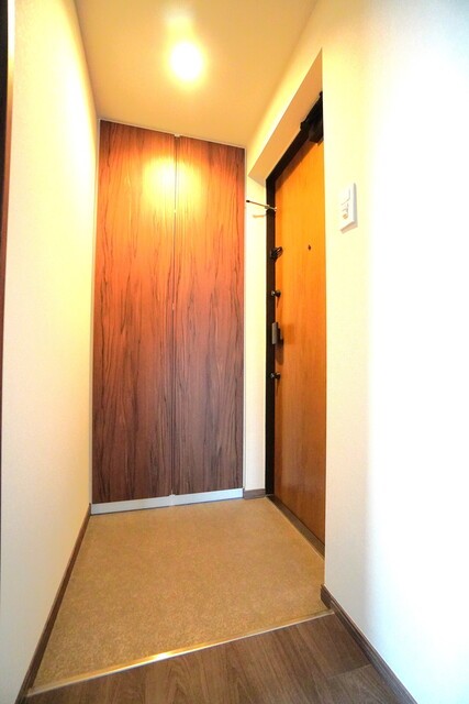 ※写真は同タイプ住戸です。(玄関)