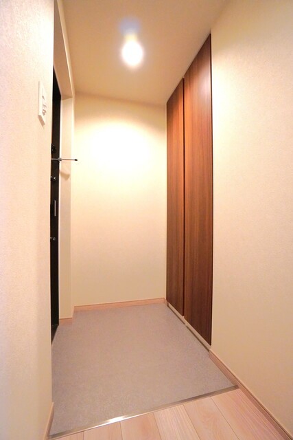 ※写真は同タイプ住戸です。(玄関)