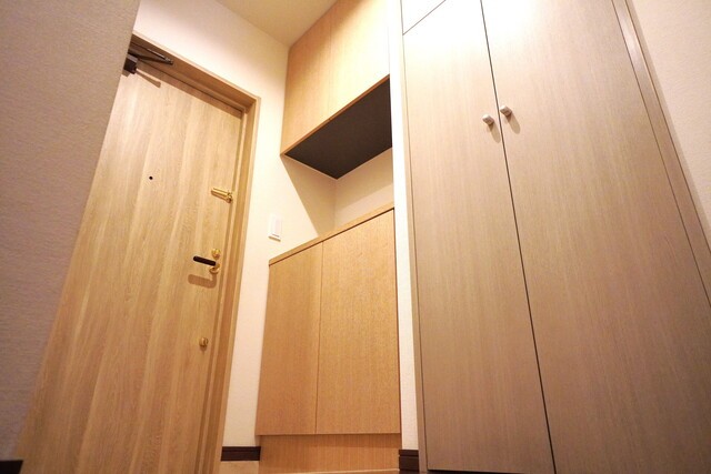 ※写真は同タイプ住戸です。(玄関)