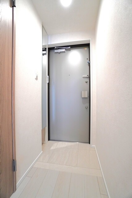 ※写真は同タイプ住戸です。(玄関)