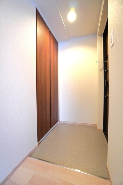 ※写真は同タイプ住戸です。(玄関)