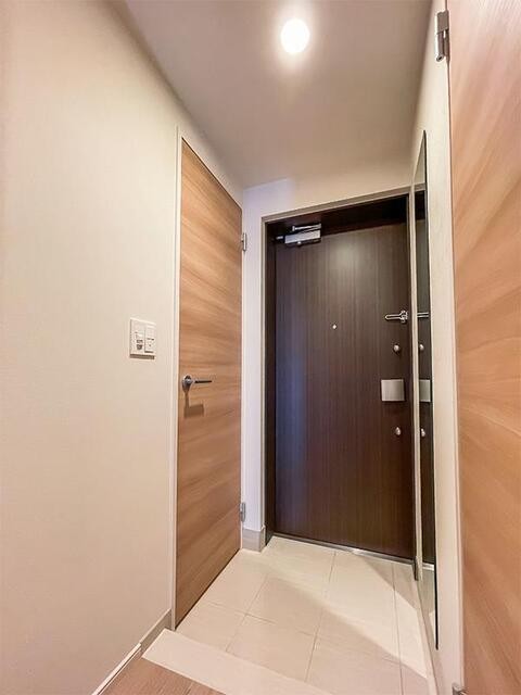 ※写真は同タイプ住戸です。(玄関)