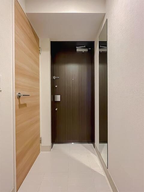※写真は同タイプ住戸です。(玄関)