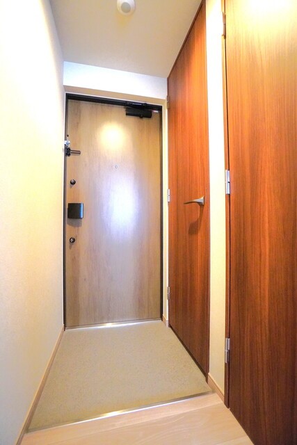 ※写真は同タイプ住戸です。(玄関)