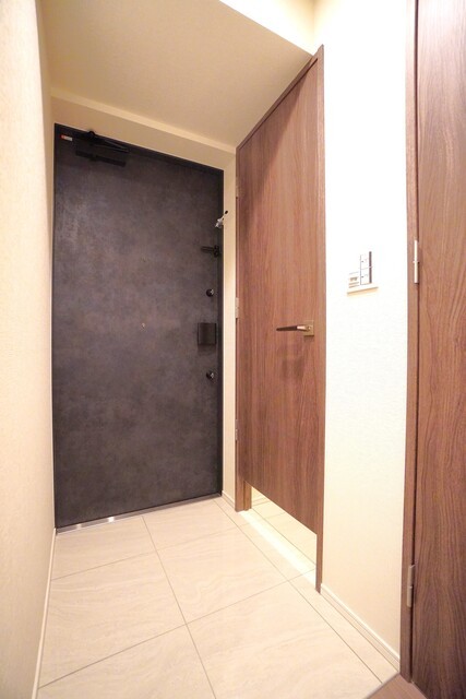 ※写真は同タイプ住戸です。(玄関)