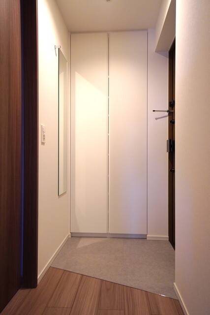 ※写真は同タイプ住戸です。(玄関)