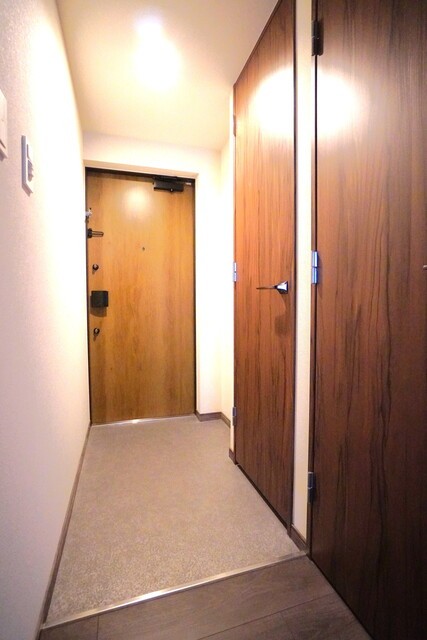 ※写真は同タイプ住戸です。(玄関)