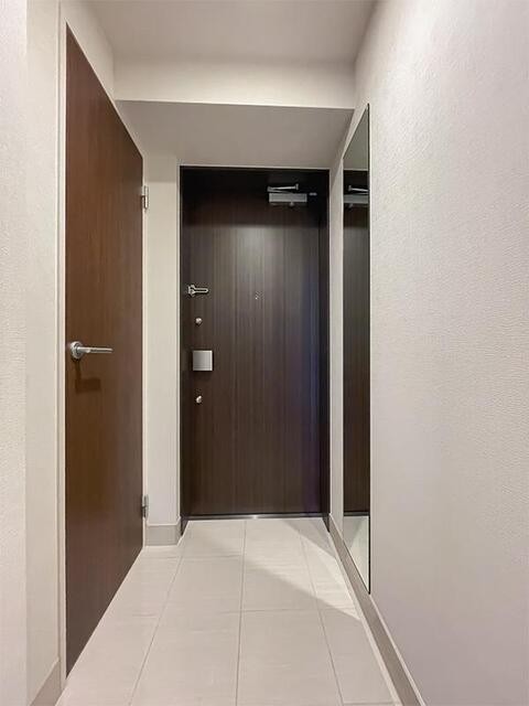 ※写真は同タイプ住戸です。(玄関)