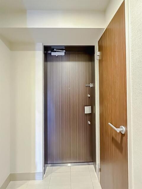 ※写真は同タイプ住戸です。(玄関)
