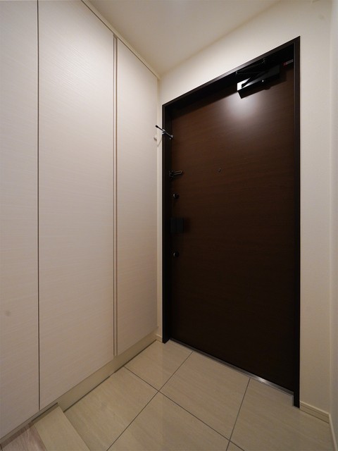 ※写真は同タイプ住戸です。(玄関)