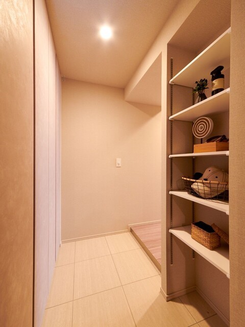 ※写真は同タイプ住戸です。(玄関)