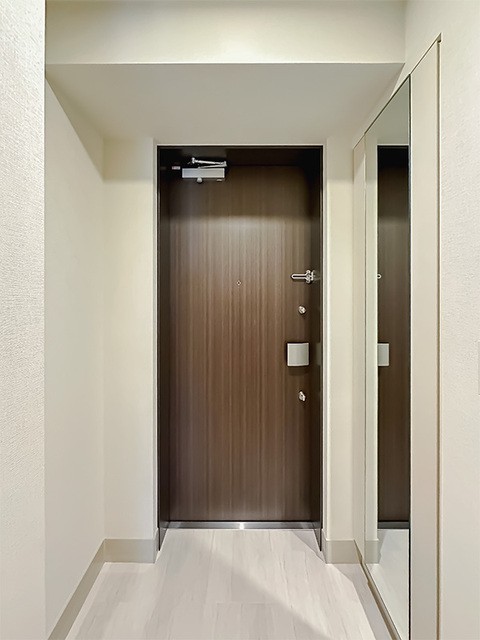 ※写真は同タイプ住戸です。(玄関)