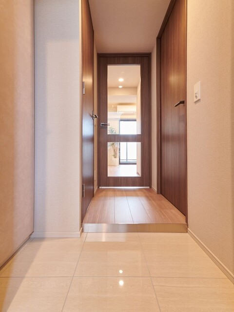 ※写真は同タイプ住戸です。(玄関)