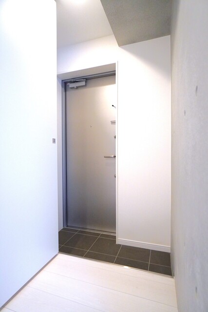 ※写真は同タイプ住戸です。(玄関)