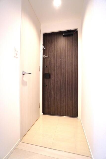 ※写真は同タイプ住戸です。(玄関)