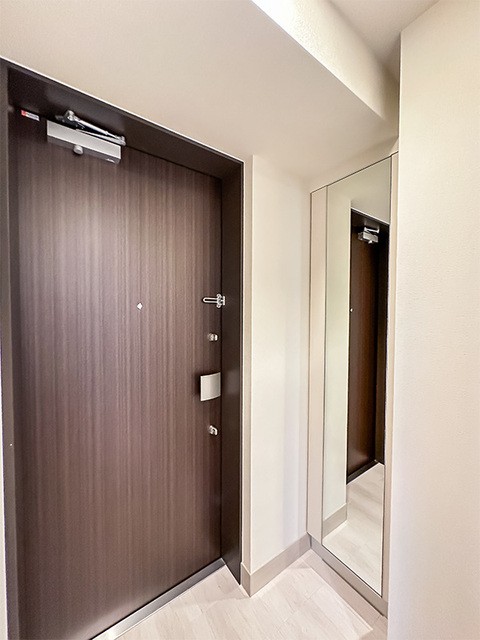 ※写真は同タイプ住戸です。(玄関)