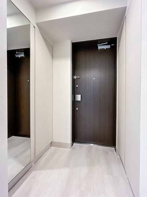 ※写真は同タイプ住戸です。(玄関)