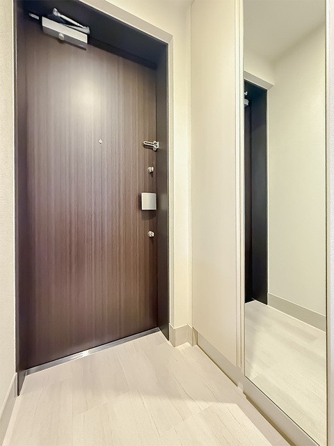 ※写真は同タイプ住戸です。(玄関)