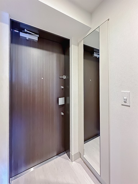 ※写真は同タイプ住戸です。(玄関)