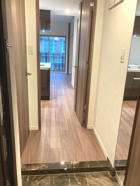 ※写真は同タイプ住戸です。(玄関)
