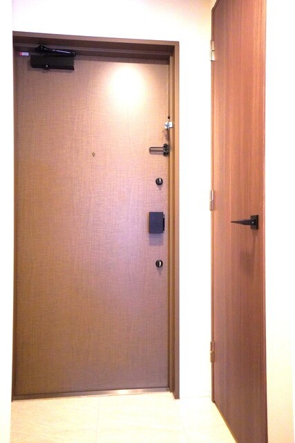 ※写真は同タイプ住戸です。(玄関)