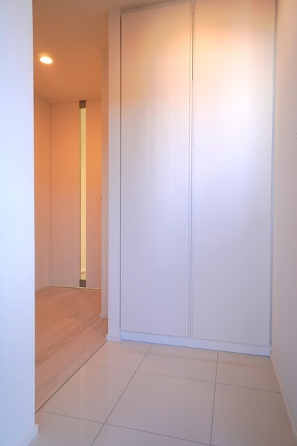 ※写真は同タイプ住戸です。(玄関)