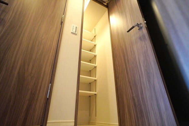 ※写真は同タイプ住戸です。(玄関)