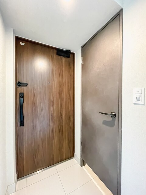 ※写真は同タイプ住戸です。(玄関)