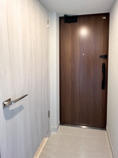 ※写真は同タイプ住戸です。(玄関)