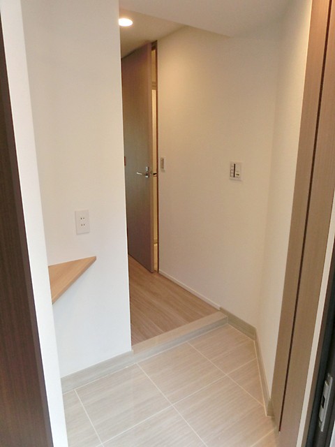 ※写真は同タイプ住戸です。(玄関)