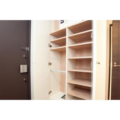 ※写真は同タイプ住戸です。(玄関)