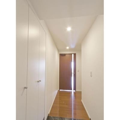 ※写真は同タイプ住戸です。(玄関)