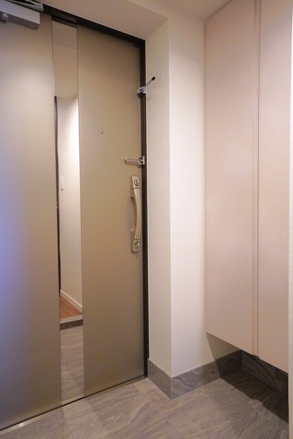 ※写真は同タイプ住戸です。(玄関)